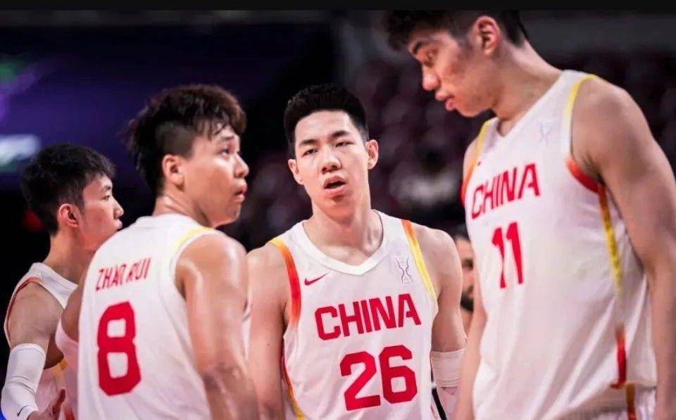 九游体育官网-里程碑夜深圳男篮篮板制胜，全明星赛窗口期刷纪录，更衣室稳定，训练强度明显提升